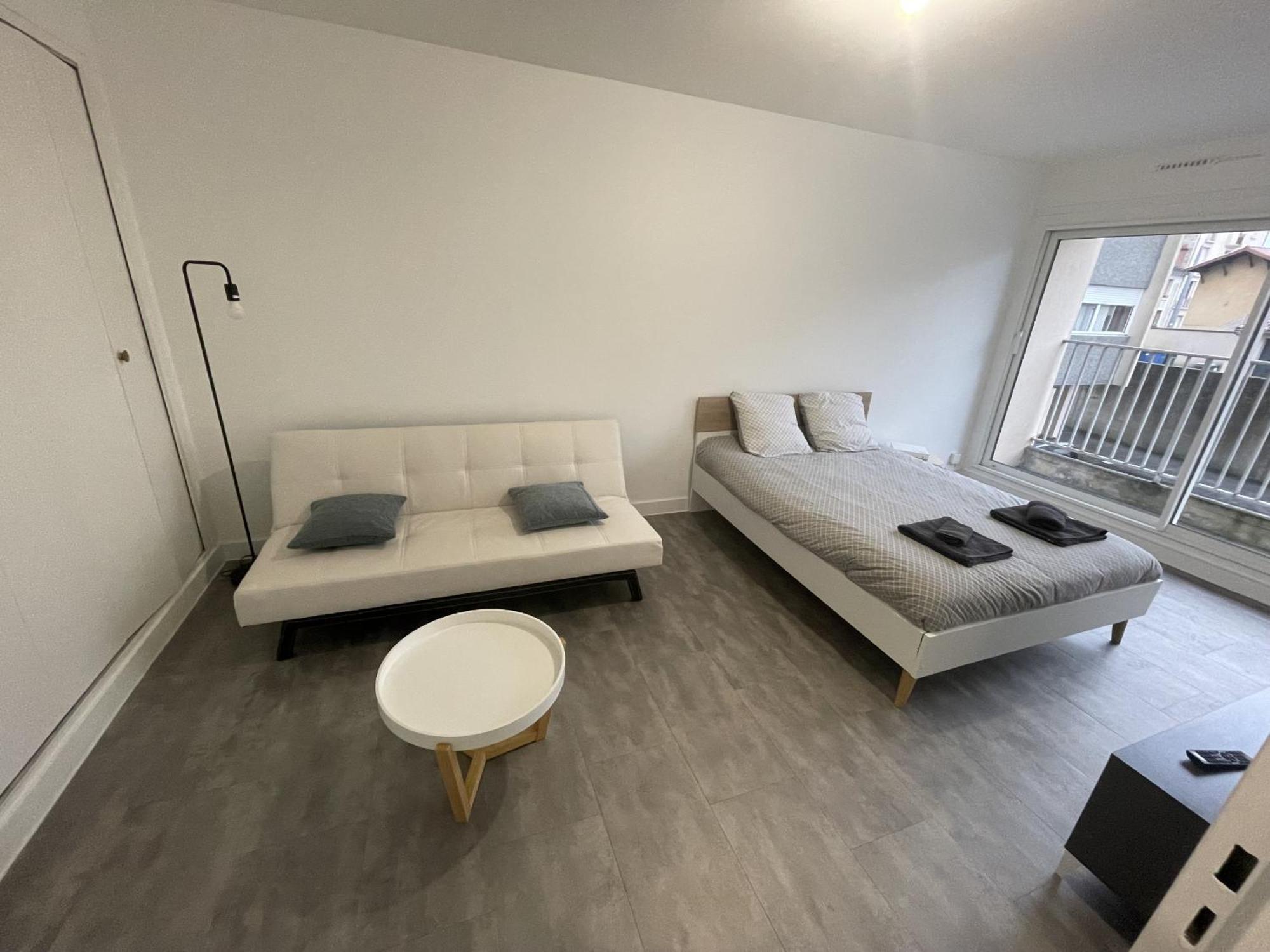 Logement Neuf A Proximite Du Centre Ville Avec Parking ลิมอจส์ ภายนอก รูปภาพ