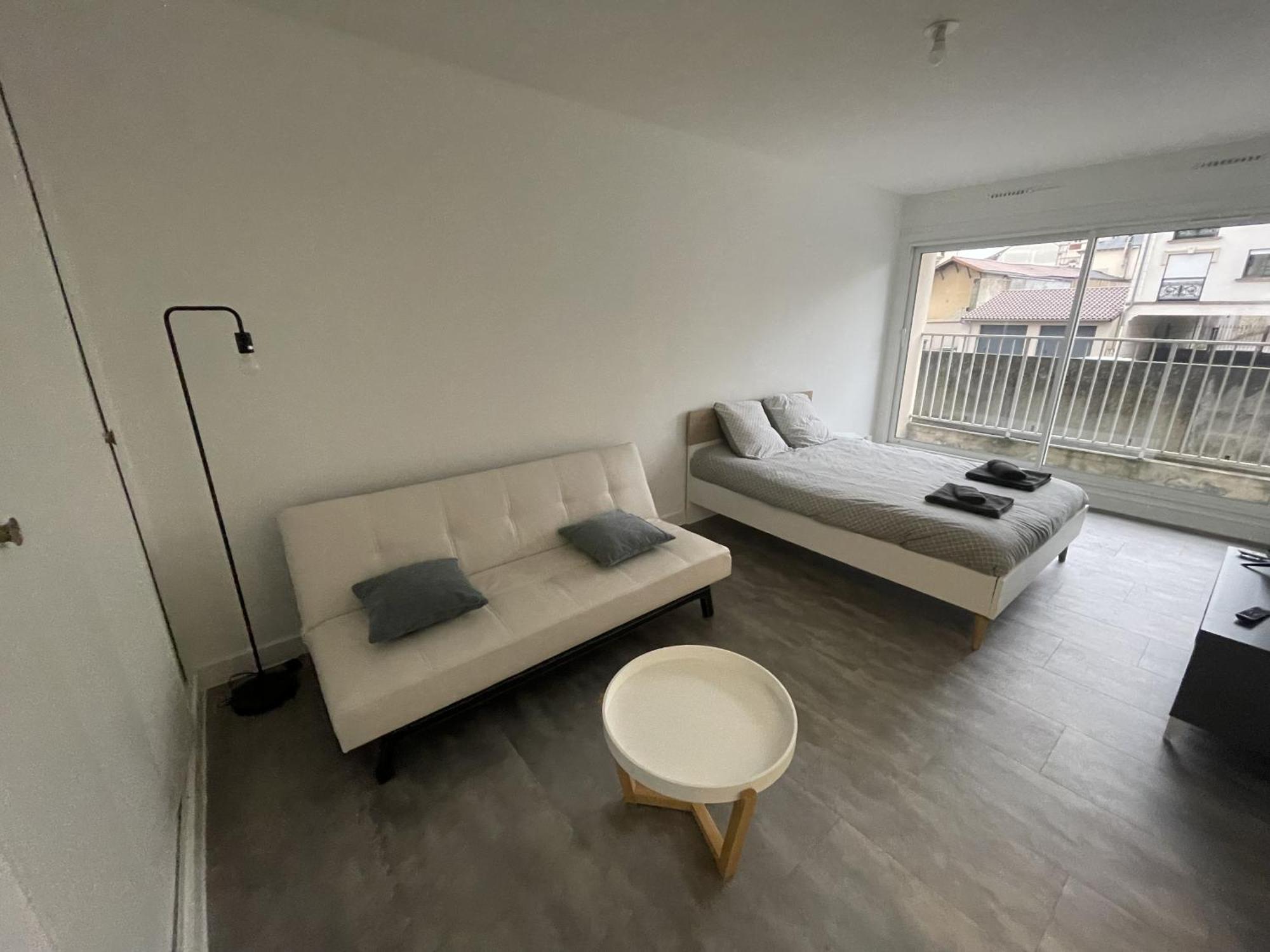 Logement Neuf A Proximite Du Centre Ville Avec Parking ลิมอจส์ ภายนอก รูปภาพ
