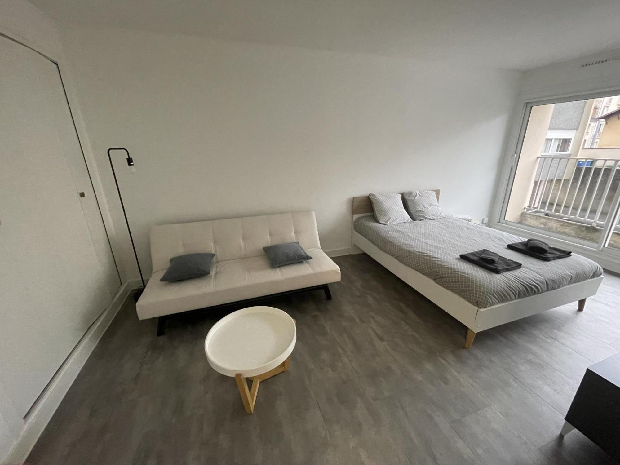Logement Neuf A Proximite Du Centre Ville Avec Parking ลิมอจส์ ภายนอก รูปภาพ