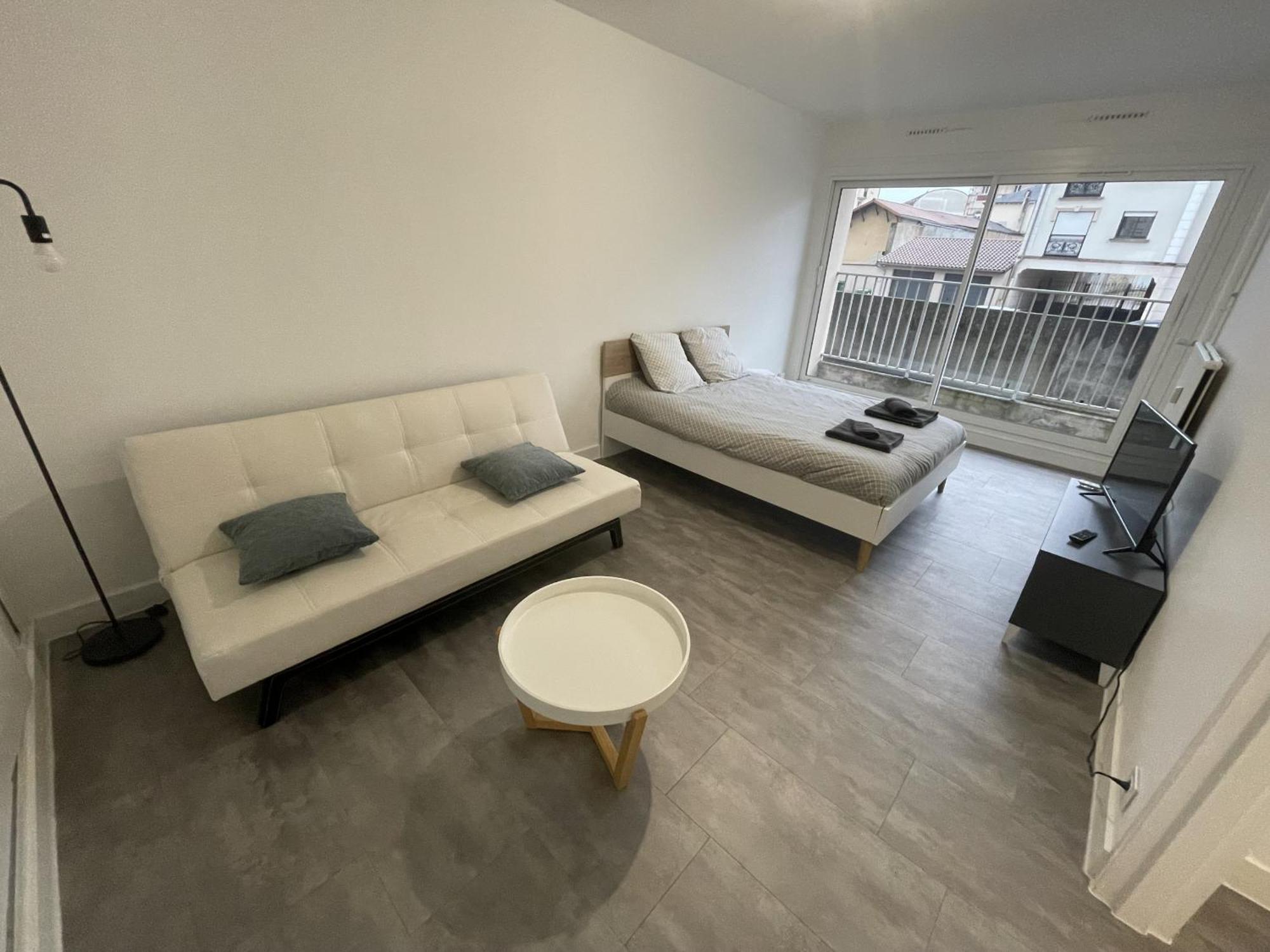 Logement Neuf A Proximite Du Centre Ville Avec Parking ลิมอจส์ ภายนอก รูปภาพ